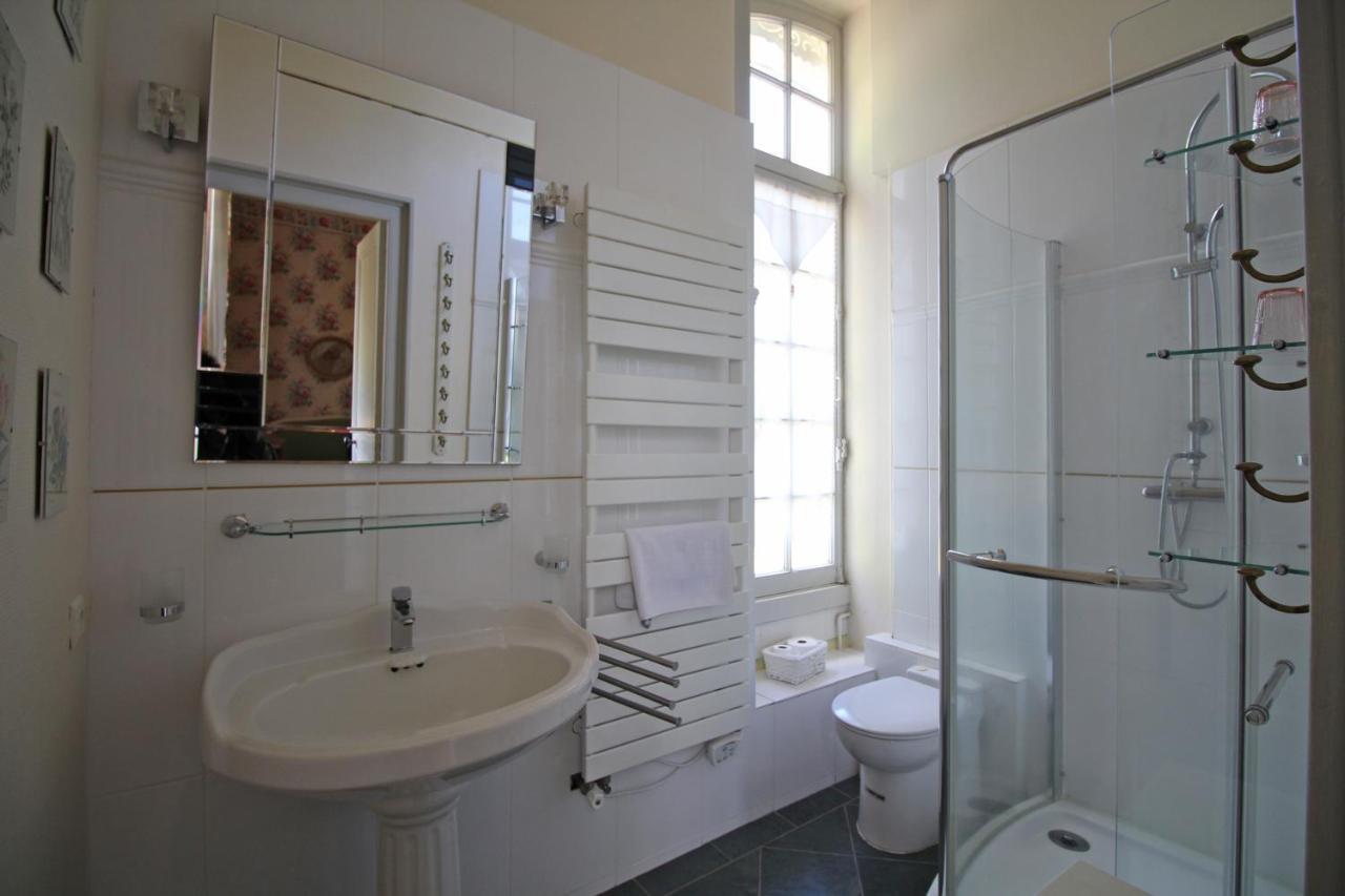 Bed & Breakfast Chateau De La Chabroulie 3*