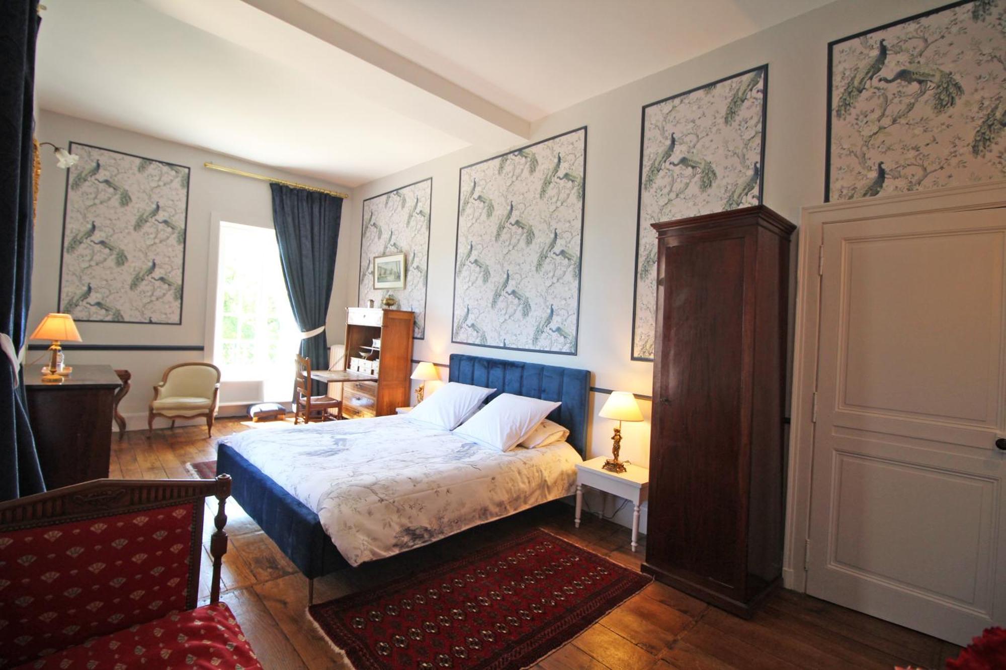 Chateau De La Chabroulie Bed & Breakfast 3*