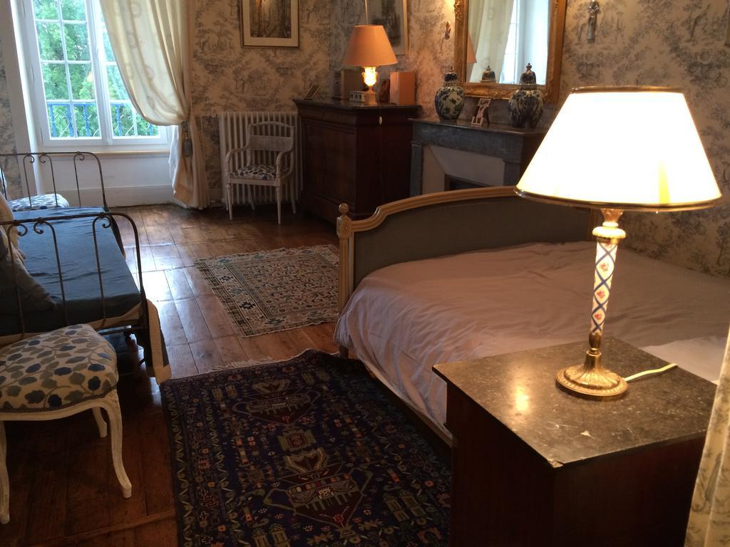 Chateau De La Chabroulie Bed & Breakfast Isle